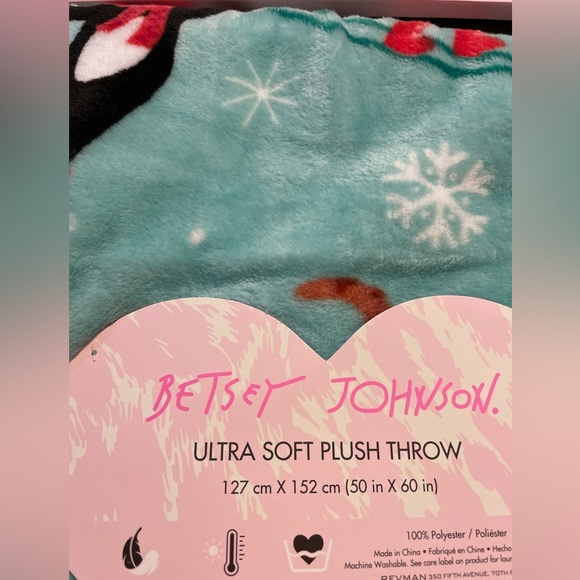 NWT Betsey Johnson Snowboard and Skiing Cats Plush Winter Blanket - Picture 3 of 5